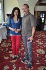 Shreya Narayan, Raj Zutshi at the launch of Abhishek Sharma_s Fitness on the go book in MCA on 20th Oct 2012 (45).JPG